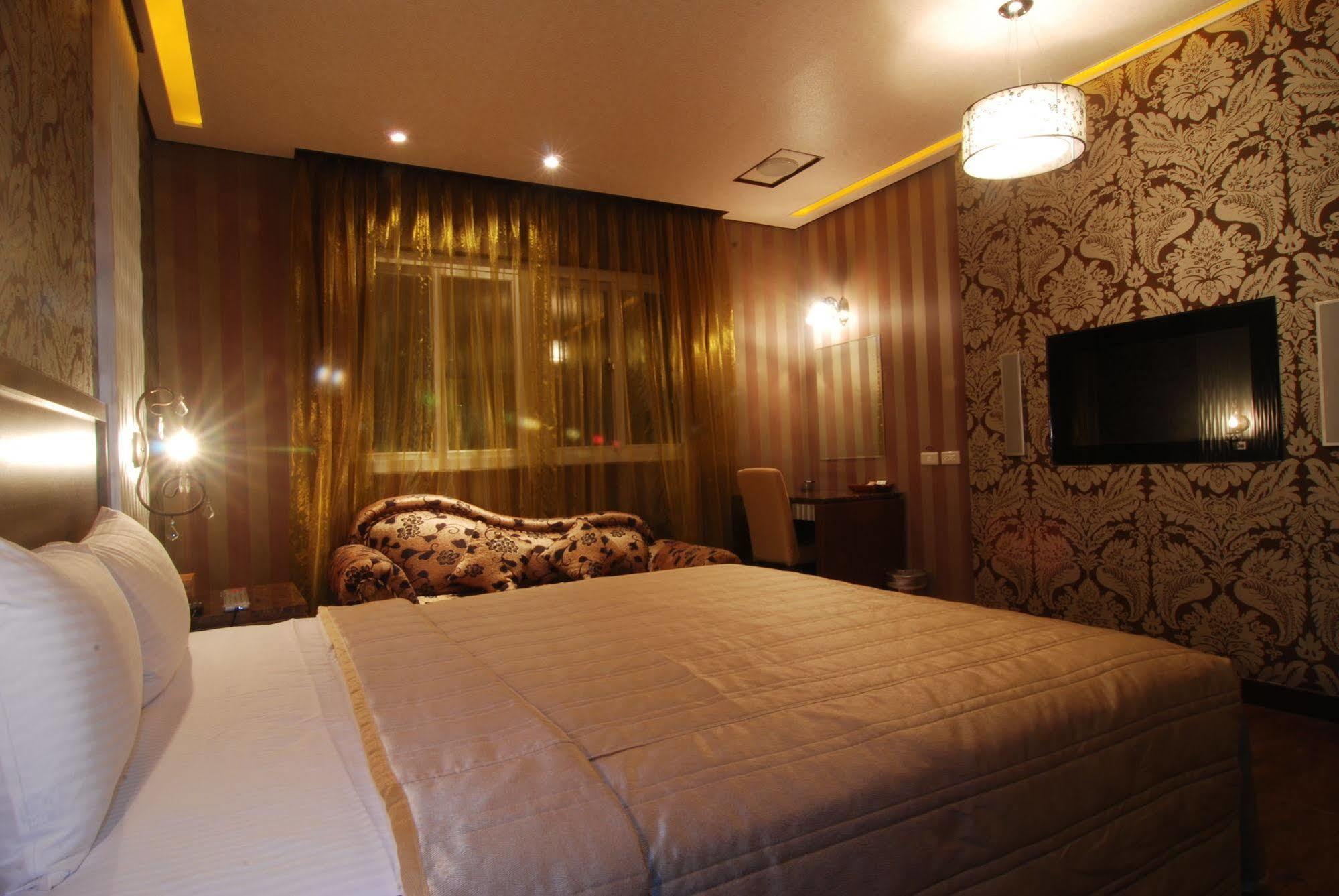 Beckham Motel Luzhu Bagian luar foto