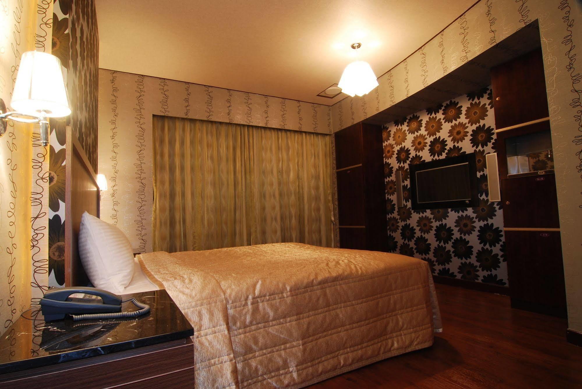Beckham Motel Luzhu Bagian luar foto